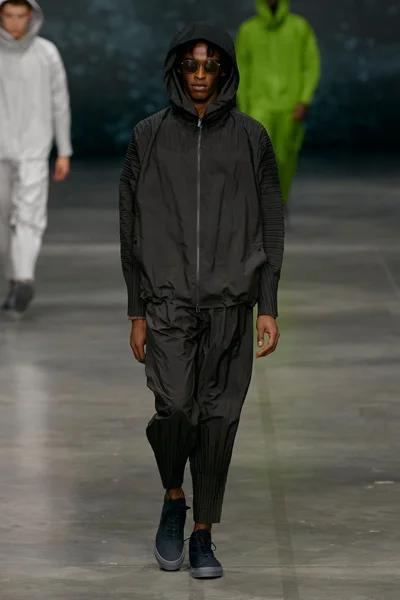 Look 19
